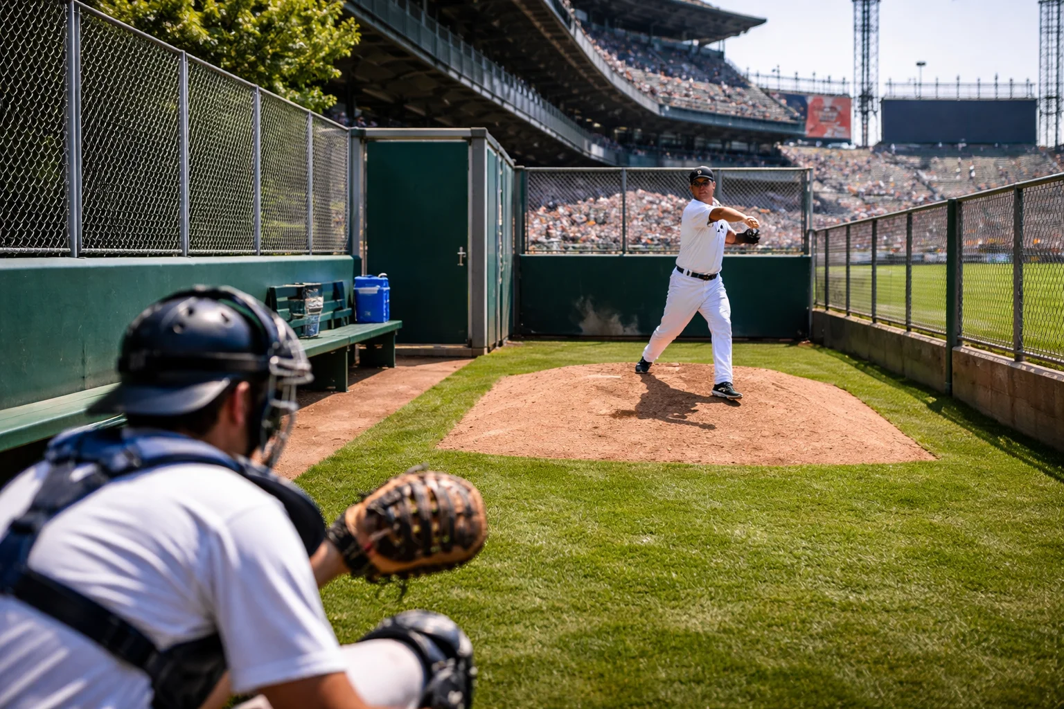 Lanciatore di rilievo del bullpen che si riscalda prima di entrare in partita MLB